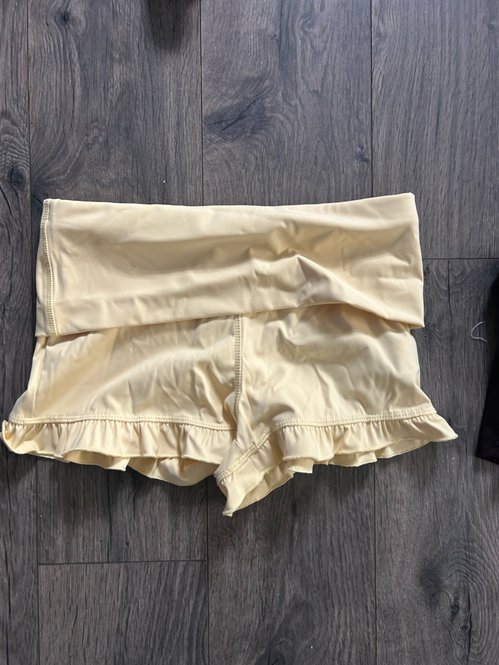 Ruffle Hem Women's Shorts — Cream
